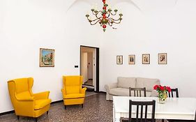 Casa Carducci - Spacious Historical Home Close To The Beach